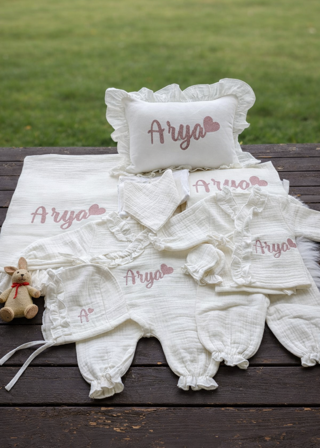 Kalp Detay İşlemeli 12 Parça Dolu Dolu Müslin Set
