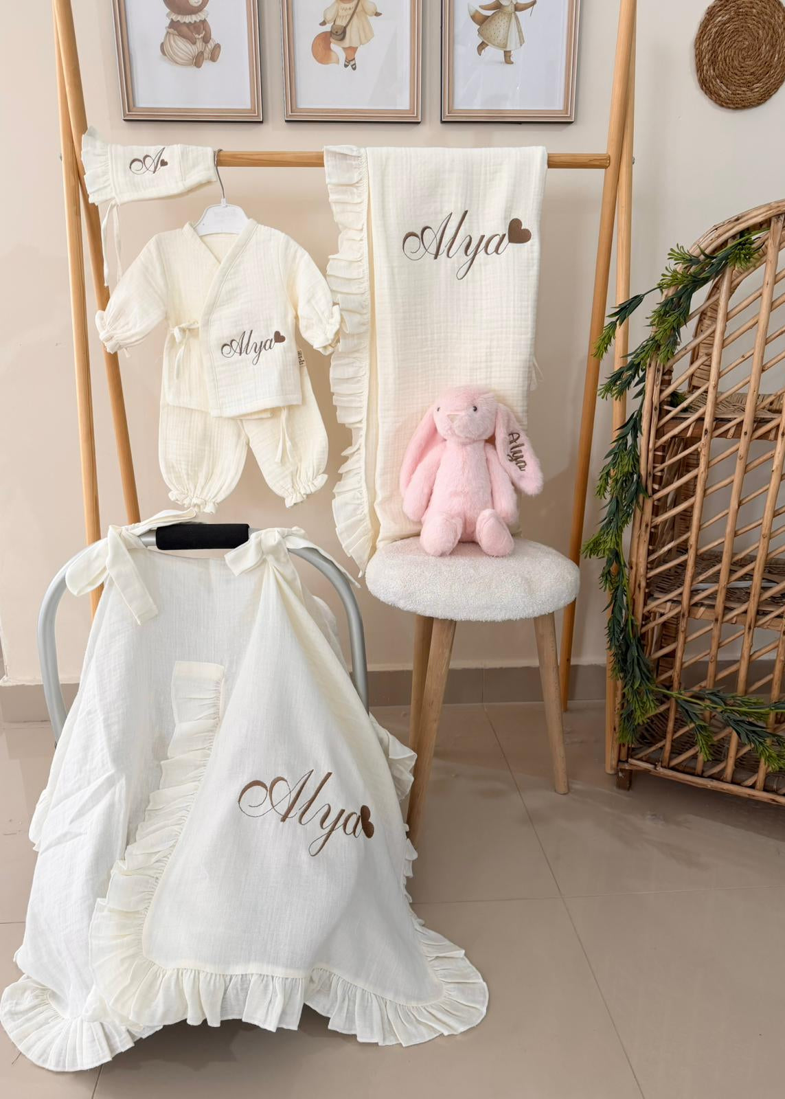 Yeni Doğan Hediye Seti (Müslin Set + Nakışlı Uyku Arkadaşı)