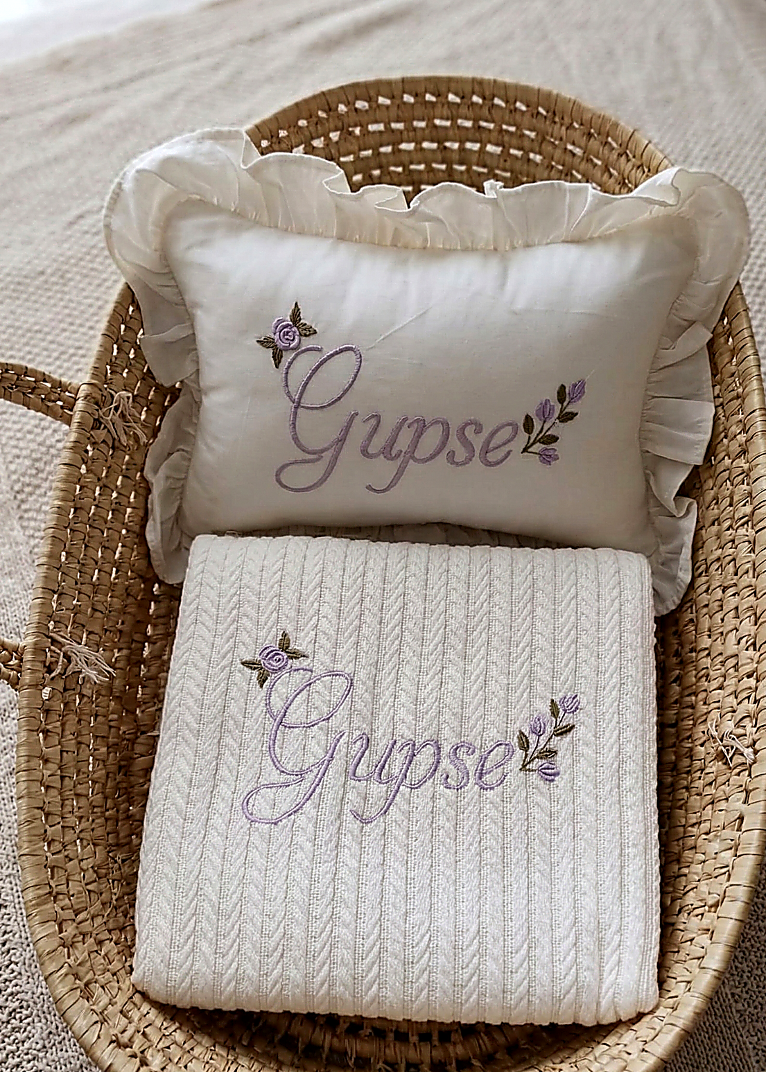 Çiçek Nakışlı İsme Özel Nakışlı Yenidoğan Battaniye ve Yastık Seti